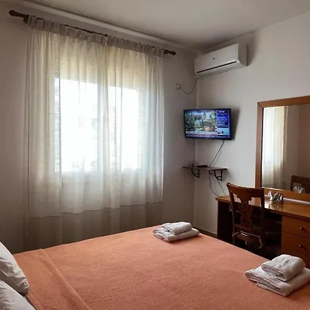 Apartment Spacious Beachside By Apartmentsvloraholidays *