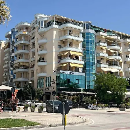Apartment Spacious Beachside By Apartmentsvloraholidays