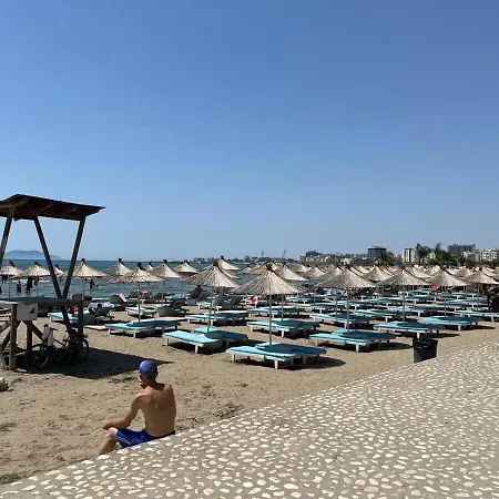 Spacious Beachside By Apartmentsvloraholidays