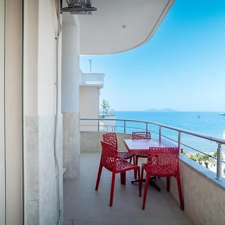 Top-floor Seaview *