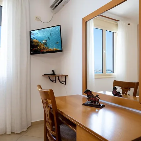 Top-floor Seaview Apartment